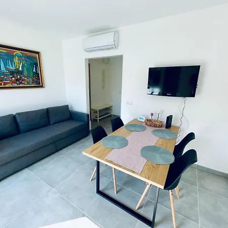 Lena Apartament *