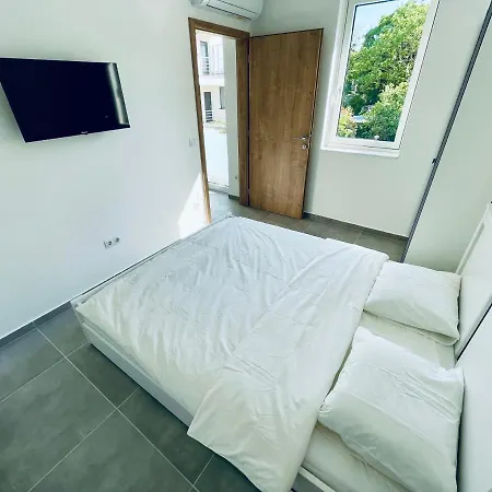 Lena Apartament *