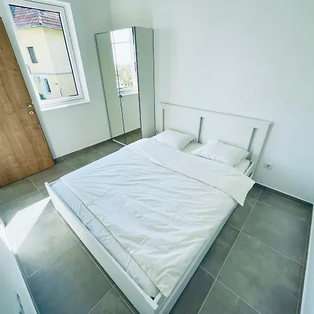 Apartament Lena *