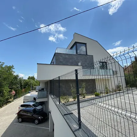 Apartament Lena *