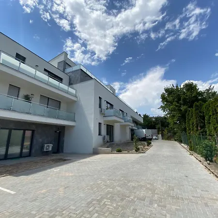Lena Apartament Balatonalmádi