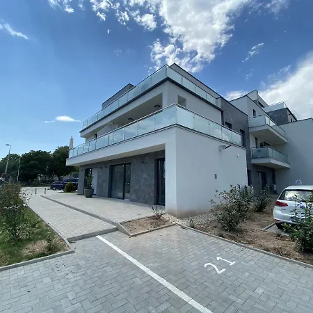 Apartament Lena *